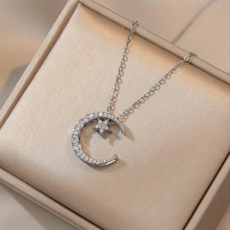 Collana da donna con ciondolo sole e luna, brillante e scintillante, elegante per feste e uso quotidiano. È adatto come regalo di compleanno o come regalo di anniversario per la tua fidanzata.