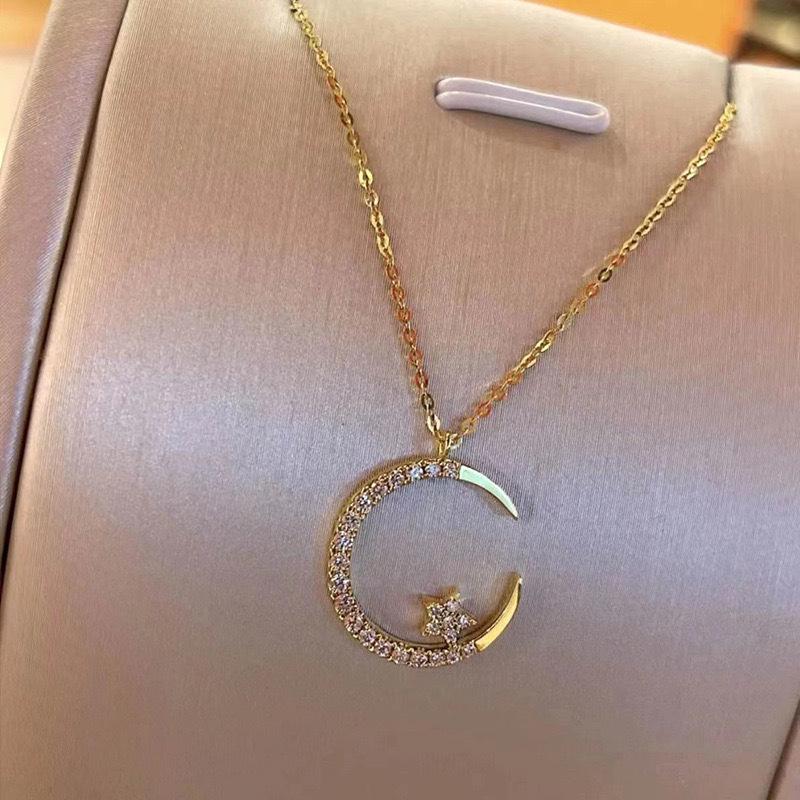 Collana da donna con ciondolo sole e luna, brillante e scintillante, elegante per feste e uso quotidiano. È adatto come regalo di compleanno o come regalo di anniversario per la tua fidanzata.